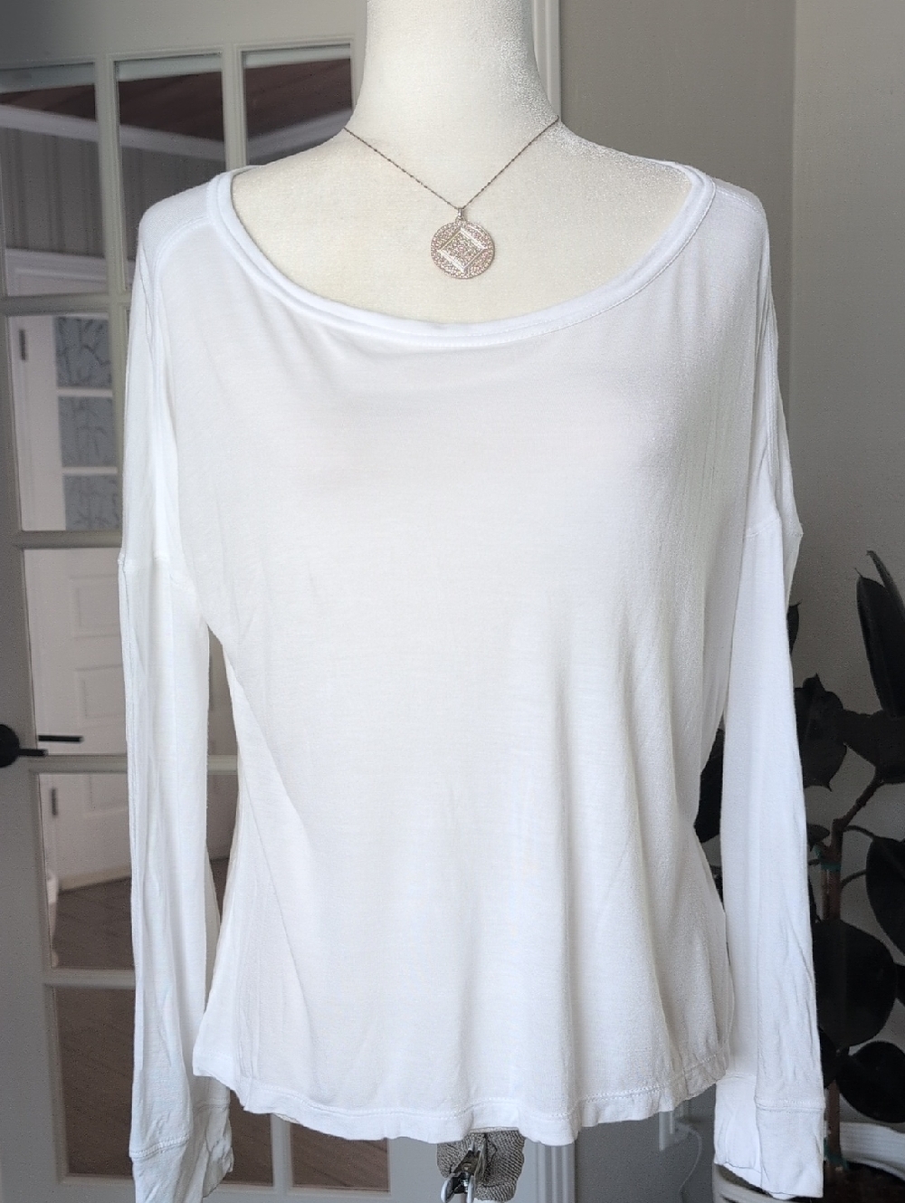 Club Monaco White Long-Sleeve Scoop Neck Tee